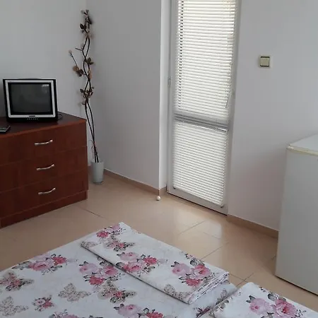 Guest house Ideal & *